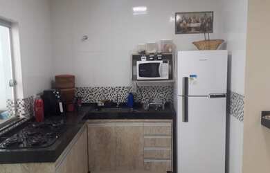 Imagem: A casa possui 1 Dormitório, 1 Banheiro, 2 Vagas na garagem