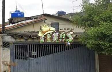 Imagem: A casa possui 2 Dormitórios, 2 Banheiros, 2 Vagas na garagem