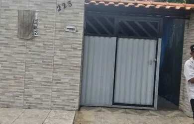 Imagem: A casa possui 3 Dormitórios, 3 Banheiros, 1 Vaga na garagem