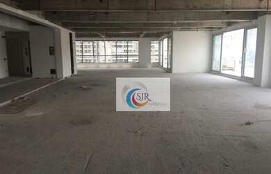 Imagem: O depósito possui 5 Vagas na garagem e 494m² de Área e está