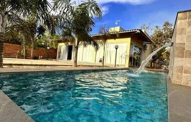 Imagem: A casa em condomínio possui 3 Dormitórios, 2 Banheiros, 5