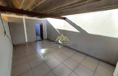 Imagem: A casa possui 2 Dormitórios, 1 Banheiro, 1 Vaga na garagem