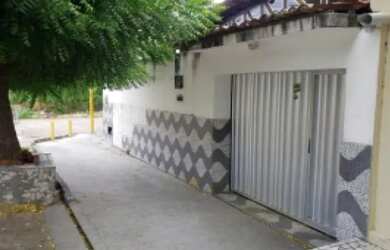 Imagem: A casa possui 3 Dormitórios, 1 Banheiro e 128m² de Área e