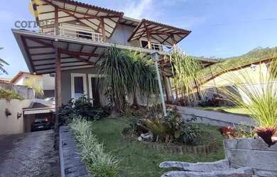 Imagem: A casa possui 3 Dormitórios, 5 Banheiros, 4 Vagas na garagem