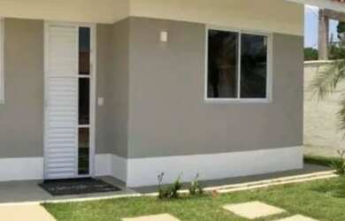 Imagem: A casa em condomínio possui 3 Dormitórios, 1 Banheiro, 2 Vagas