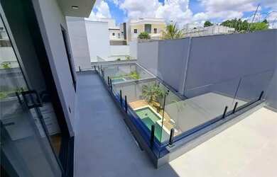 Imagem: A casa em condomínio possui 4 Dormitórios, 3 Banheiros, 4