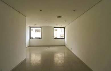 Imagem: O depósito possui 1 Vaga na garagem e 32m² de Área e está