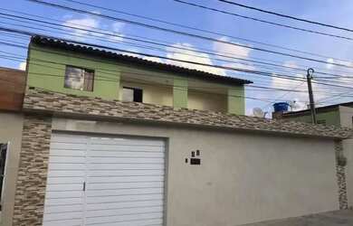 Imagem: A casa possui 4 Dormitórios, 3 Banheiros e 3 Vagas na garagem