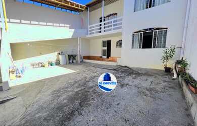 Imagem 2: Casa com 3 Quartos 3 banheiros 3 vagas e 1 loja a venda, 200m2 por R$ 450.000