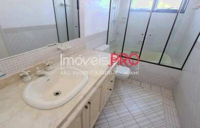 Imagem 13: Localizado em bairro arborizado com 215m² com 4 vagas no Alto da Boa...