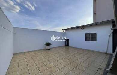 Imagem 16: Casa estilo sobrado com 3 quartos sendo 1 suíte disponível para locação no bairro Jardim P