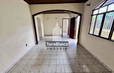 Imagem 5: Venda - Casa com edícula, 3 quartos, 2 vagas, Churrasqueira, Quintal Amplo, Próximo ao Sho