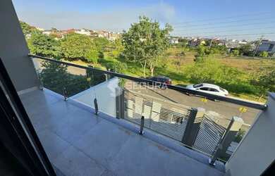 Imagem: A casa possui 3 Dormitórios, 4 Banheiros, 4 Vagas na garagem