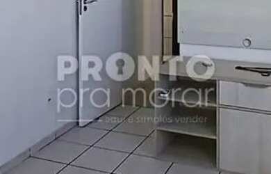 Imagem: O apartamento possui 3 Dormitórios, 1 Banheiro, 2 Vagas na