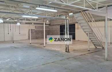 Imagem: O depósito possui 1 Vaga na garagem, 457m² de Área e está