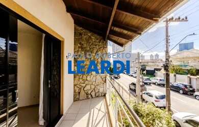 Imagem: A casa possui 4 Dormitórios, 4 Banheiros, 2 Vagas na garagem