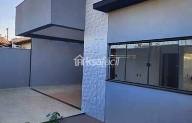 Imagem: A casa possui 3 Dormitórios, 3 Banheiros e 124m² de Área