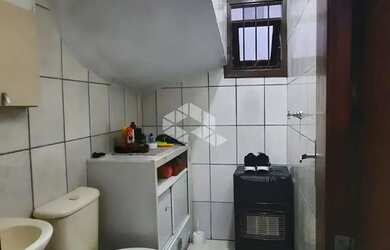 Imagem 11: Casa de alvenaria com 3 dormitórios, semimobiliada,2 banheiros, pátio,...