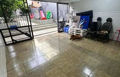 Imagem: A casa possui 5 Dormitórios, 3 Banheiros, 5 Vagas na garagem