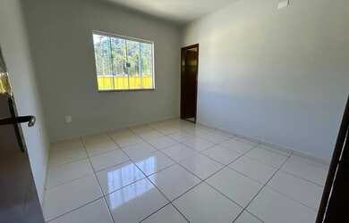 Imagem: A casa possui 2 Dormitórios, 2 Banheiros, 1 Vaga na garagem