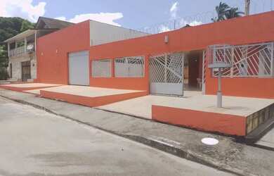 Imagem: A casa possui 2 Dormitórios, 3 Banheiros, 2 Vagas na garagem