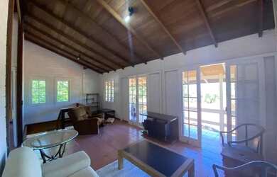 Imagem: A casa possui 2 Dormitórios, 1 Banheiro, 1 Vaga na garagem