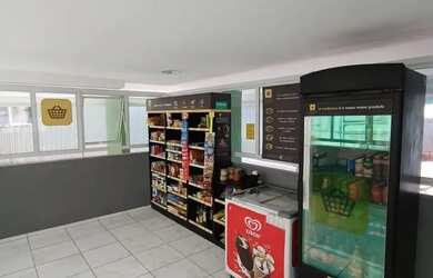 Imagem: O apartamento possui 1 Dormitório, 1 Banheiro, 1 Vaga na garagem