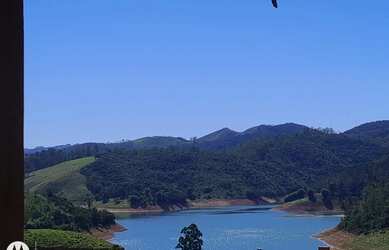 Imagem: A casa possui 2 Dormitórios, 1 Banheiro, 80m² de Área e