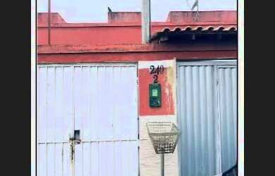 Imagem: A casa possui 1 Dormitório, 1 Banheiro, 1 Vaga na garagem