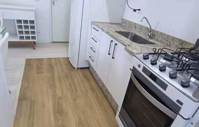 Imagem: O apartamento possui 2 Dormitórios, 1 Banheiro, 1 Vaga na garagem