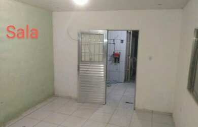 Imagem: A casa possui 2 Dormitórios, 2 Banheiros, 2 Vagas na garagem