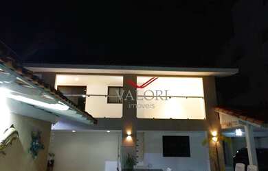 Imagem: A casa em condomínio possui 5 Dormitórios, 4 Banheiros, 4