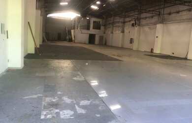 Imagem: O depósito possui 5 Vagas na garagem, 800m² de Área e está