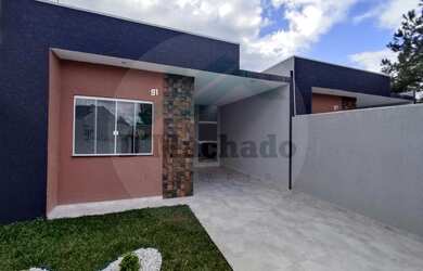 Imagem: A casa possui 3 Dormitórios, 1 Banheiro, 2 Vagas na garagem