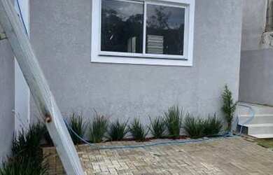 Imagem: A casa possui 2 Dormitórios, 2 Banheiros, 2 Vagas na garagem