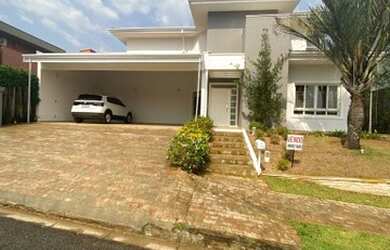 Imagem: A casa em condomínio possui 3 Dormitórios, 2 Banheiros, 5