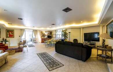 Imagem: A casa em condomínio possui 5 Dormitórios, 5 Banheiros, 4