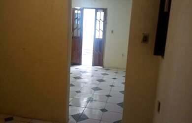 Imagem 1: Casa com 2/4 na Paralela. 1 Vaga na garageme2 Dormitórios