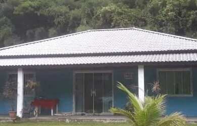 Imagem: A casa possui 4 Dormitórios, 2 Banheiros, 270m² de Área e