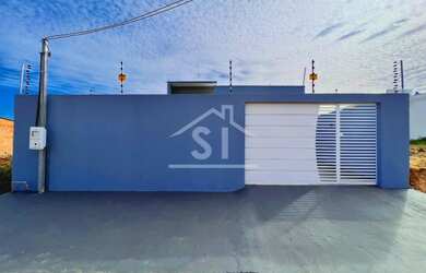 Imagem: A casa possui 3 Dormitórios, 2 Banheiros, 2 Vagas na garagem