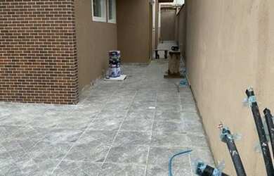 Imagem: A casa possui 1 Dormitório, 2 Banheiros, 1 Vaga na garagem