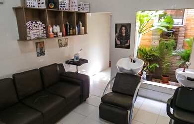 Imagem: A casa possui 3 Dormitórios, 3 Banheiros, 1 Vaga na garagem