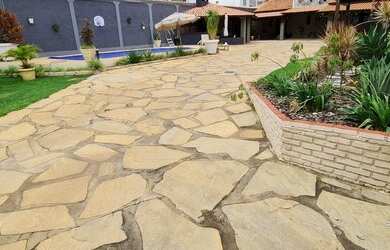 Imagem: A casa em condomínio possui 3 Dormitórios, 3 Banheiros, 5