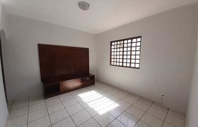 Imagem 5: Casa para venda tem 260 metros quadrados em Conjunto Anhanguera - Goiânia - Goiás