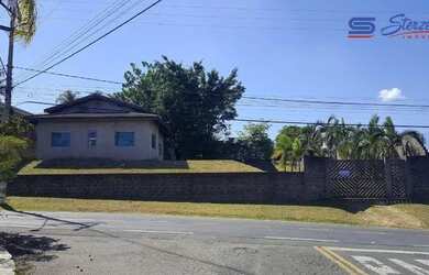 Imagem: A casa possui 3 Dormitórios, 1 Banheiro, 5 Vagas na garagem