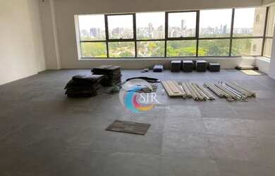 Imagem: O depósito possui 4 Vagas na garagem e 203m² de Área e está