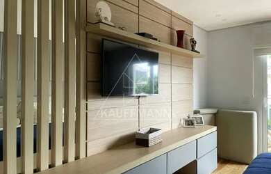 Imagem: A casa possui 3 Dormitórios, 5 Banheiros, 4 Vagas na garagem