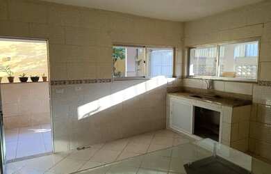 Imagem: A casa possui 2 Dormitórios, 1 Banheiro, 1 Vaga na garagem