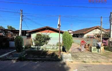 Imagem: A casa possui 1 Dormitório, 1 Banheiro, 1 Vaga na garagem