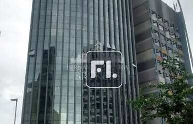 Imagem: O depósito possui 3 Vagas na garagem, 210m² de Área e está